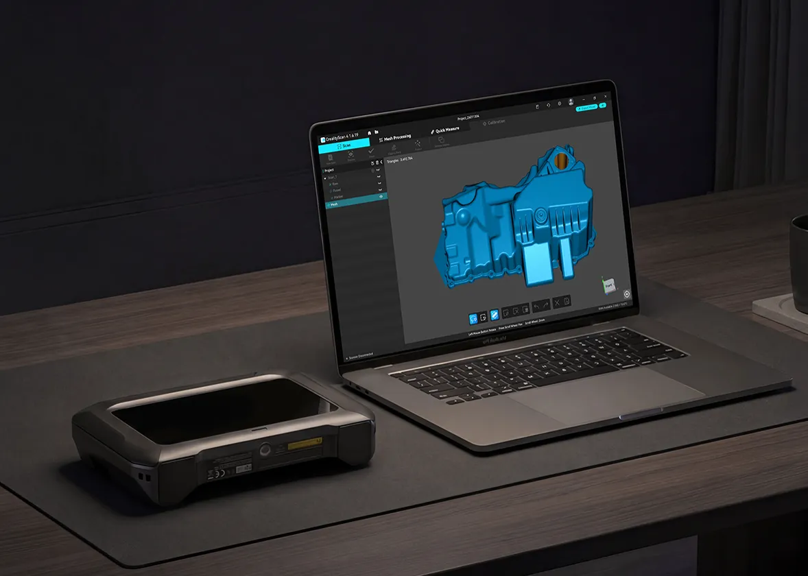 Sermoon P1 ao lado de um notebook com uma peça escaneada